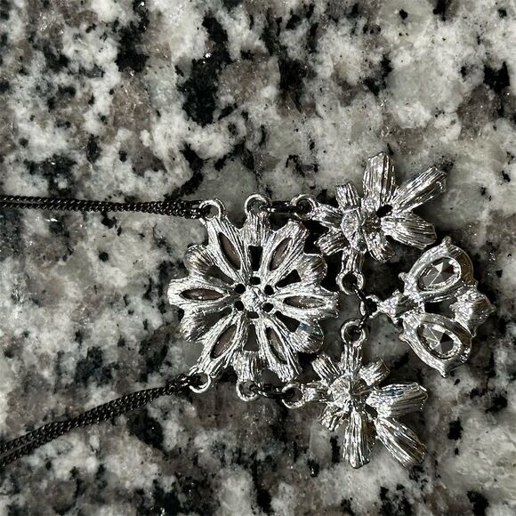 LC Lauren Conrad Floral Crystal Pendant Necklace Multicolor Blue Stone Delicate - Picture 3 of 4